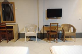 V Hotel by OYO