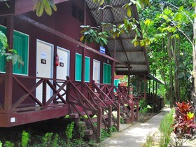 Sukau Greenview Bed & Breakfast