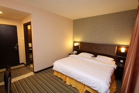 1 City Hotel