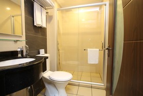 1 City Hotel