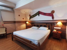Hotel Holiday Park by OYO Rooms