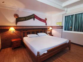 Hotel Holiday Park by OYO Rooms