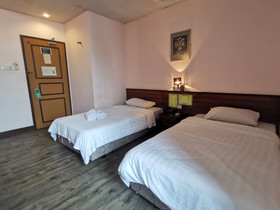Hotel Holiday Park by OYO Rooms