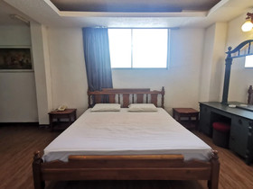 Hotel Holiday Park by OYO Rooms