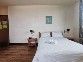 Hotel Holiday Park by OYO Rooms
