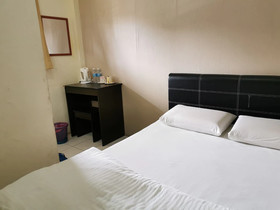 Lodge 37T by OYO Rooms
