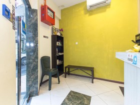 OYO 228 Basic Hotel