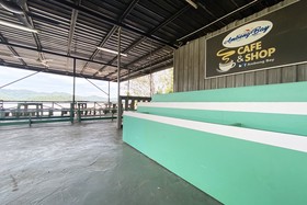 Oyo Home 90319 Ambong Bay Resthouse Homes