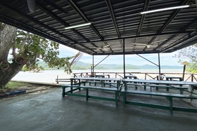 Oyo Home 90319 Ambong Bay Resthouse Homes