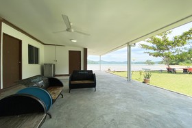 Oyo Home 90319 Ambong Bay Resthouse Homes