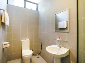 Treeline Urban Inn by OYO Rooms