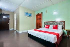 Kurnia Hotel by OYO Rooms