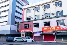 Kurnia Hotel by OYO Rooms