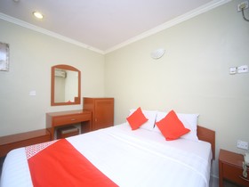 Hotel London by OYO Rooms