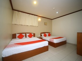 Hotel London by OYO Rooms