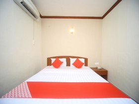 Hotel London by OYO Rooms