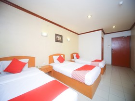 Hotel London by OYO Rooms