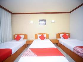 Hotel London by OYO Rooms