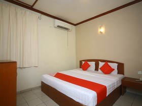 Hotel London by OYO Rooms