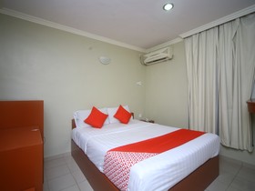 Hotel London by OYO Rooms