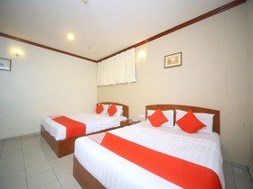 Hotel London by OYO Rooms