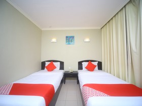 Hotel London by OYO Rooms