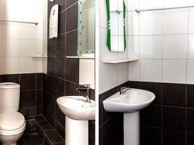 Leila Hotel by OYO Rooms