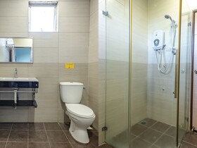 Mostyn Hotel by OYO Rooms