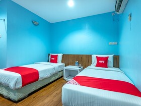 Mostyn Hotel by OYO Rooms