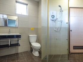 Mostyn Hotel by OYO Rooms