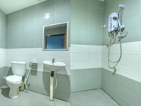Mostyn Hotel by OYO Rooms