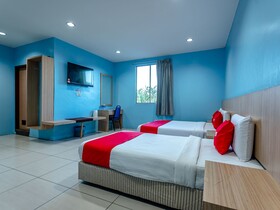 Mostyn Hotel by OYO Rooms