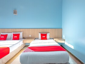 Mostyn Hotel by OYO Rooms