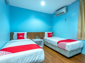 Mostyn Hotel by OYO Rooms