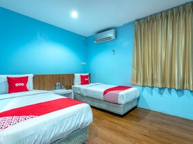 Mostyn Hotel by OYO Rooms