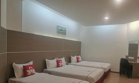 Ambassador Residence by ZEN Rooms