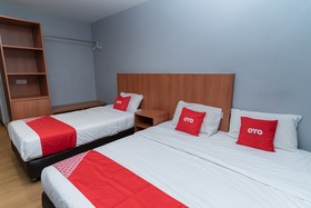 OYO 90207 Sir Inn