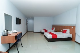 OYO 90207 Sir Inn