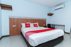 OYO 90207 Sir Inn