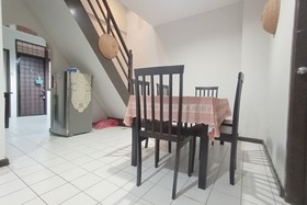 Oyo 90204 Emma Bdc Homestay