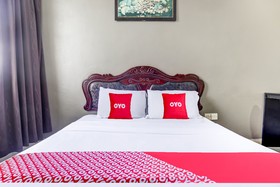 OYO  90376 Centre Point Hotel