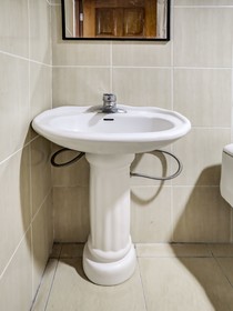 OYO  90376 Centre Point Hotel