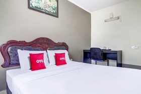 OYO  90376 Centre Point Hotel