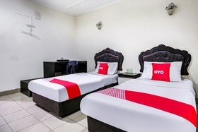 OYO  90376 Centre Point Hotel