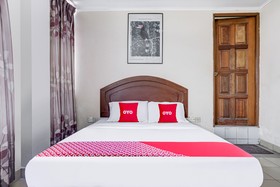 OYO  90376 Centre Point Hotel