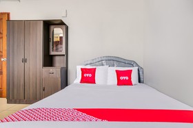 OYO  90376 Centre Point Hotel