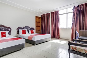 OYO  90376 Centre Point Hotel