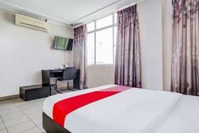 OYO  90376 Centre Point Hotel