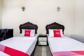 OYO  90376 Centre Point Hotel