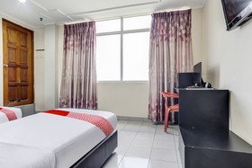 OYO  90376 Centre Point Hotel